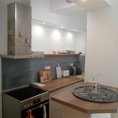 بيت شباب Votsalon House