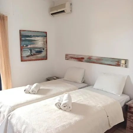 Votsalon House بيت شباب Katastárion