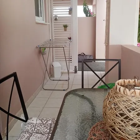 Votsalon House بيت شباب Katastárion