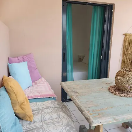 Votsalon House بيت شباب *