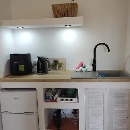 Votsalon House بيت شباب Katastárion