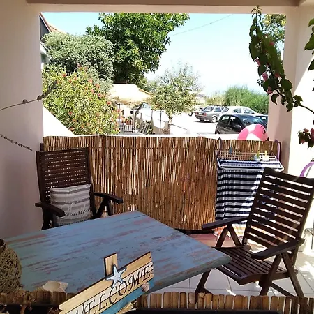 Votsalon House Hostel *