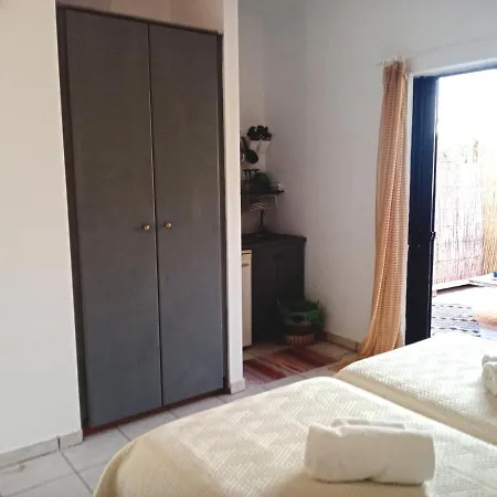 Votsalon House - 30 Meters From Alykes Katastarion