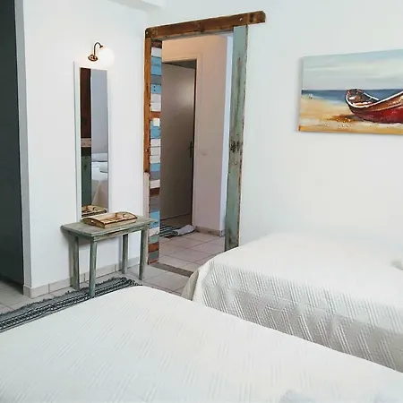 Hostel Votsalon House - 30 Meters From Alykes Katastarion