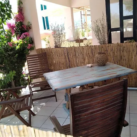 Votsalon House Hostel *